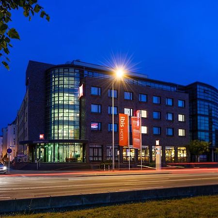 Ibis Rostock Am Stadthafen Bagian luar foto