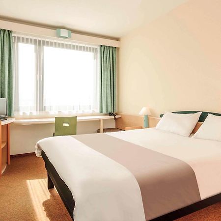 Ibis Rostock Am Stadthafen Bagian luar foto