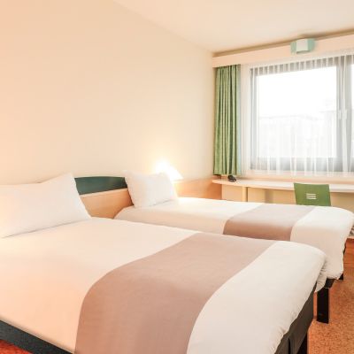 Ibis Rostock Am Stadthafen Bagian luar foto