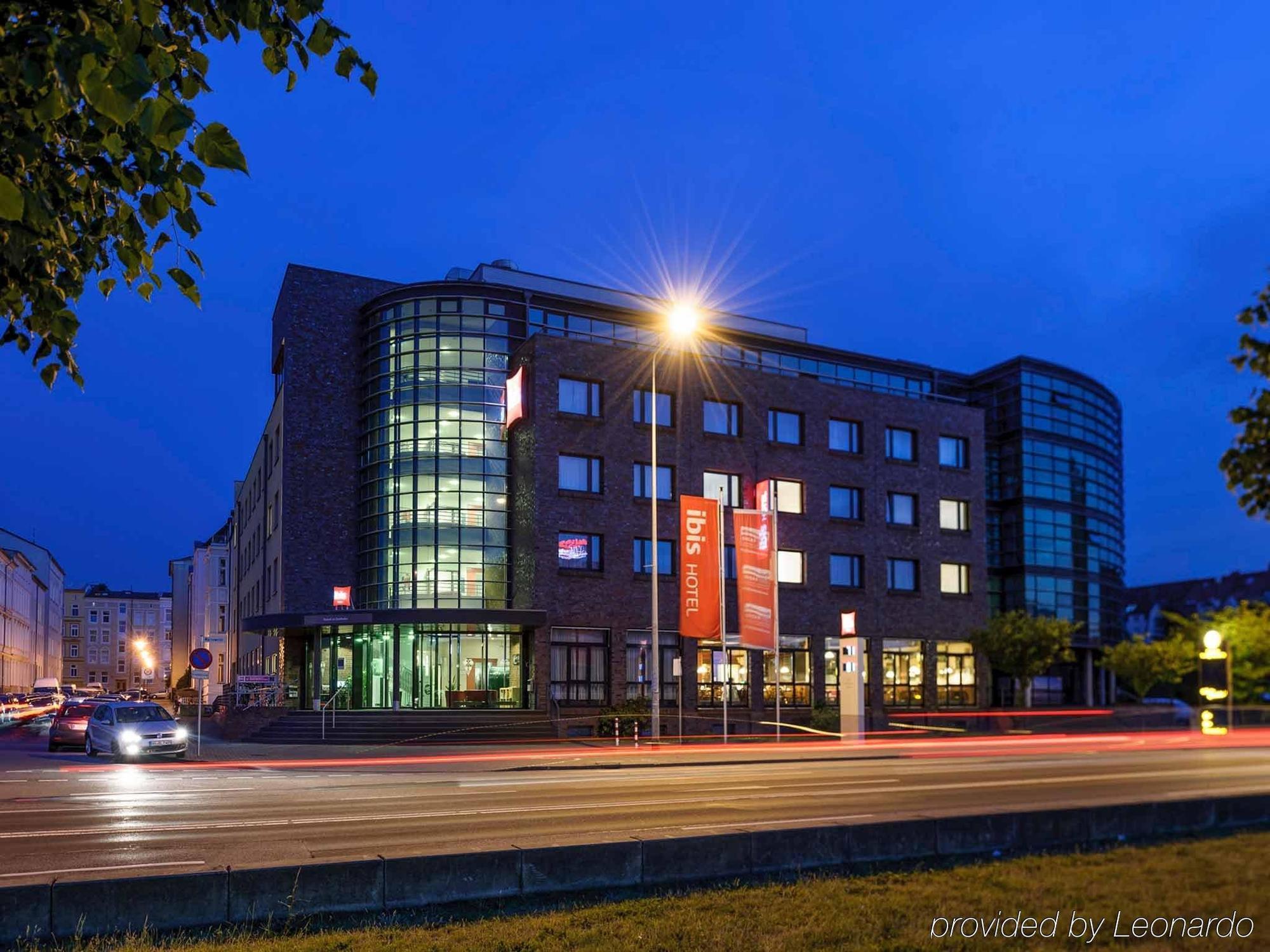Ibis Rostock Am Stadthafen Bagian luar foto