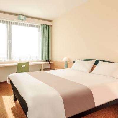 Ibis Rostock Am Stadthafen Bagian luar foto
