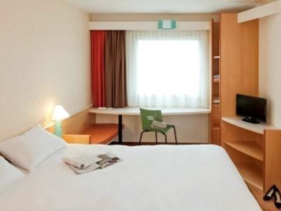 Ibis Rostock Am Stadthafen Bagian luar foto